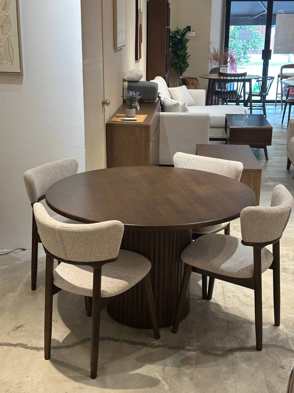 Tuah 1.2m Round Dining Table with Lyra Chairs