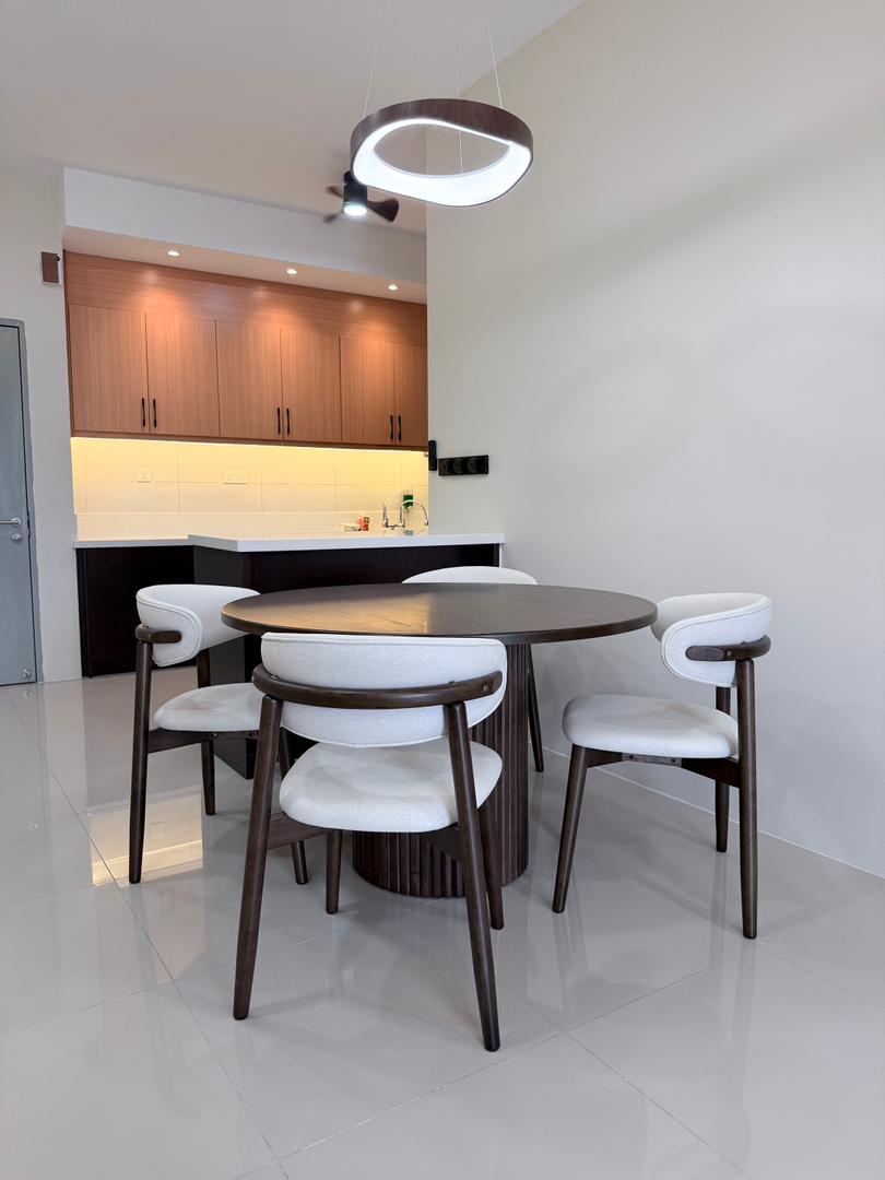 Tuah 1.2m Round Dining Table with Zera Chairs