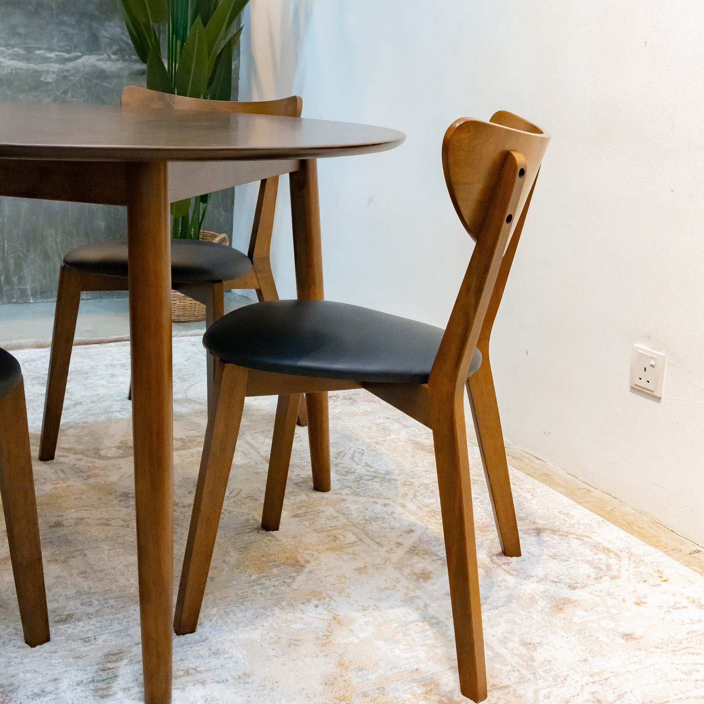 Arjuna Round Dining Table with Hazel Chairs