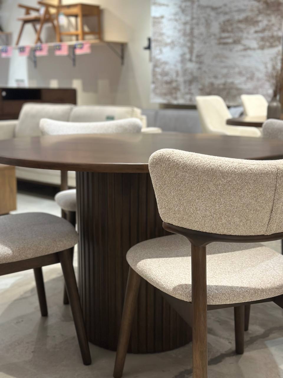 Tuah 1.2m Round Dining Table with Lyra Chairs