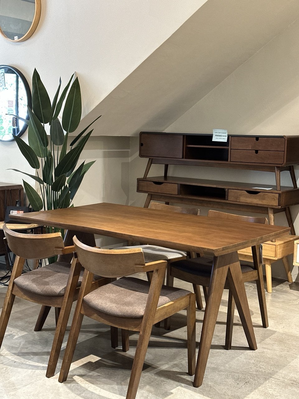 Eleanor 1.5m Dining Table with Zoey Chairs